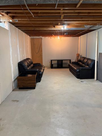 38763 Windmill Pointe N, Clinton Charter Township, MI 48038