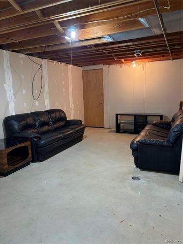 38763 Windmill Pointe N, Clinton Charter Township, MI 48038