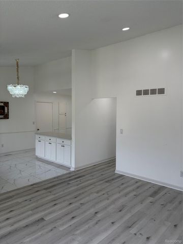 38763 Windmill Pointe N, Clinton Charter Township, MI 48038