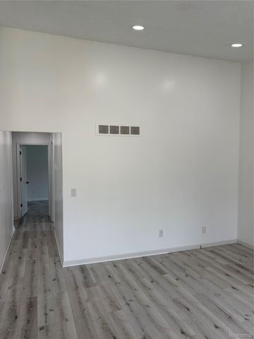38763 Windmill Pointe N, Clinton Charter Township, MI 48038