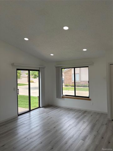38763 Windmill Pointe N, Clinton Charter Township, MI 48038