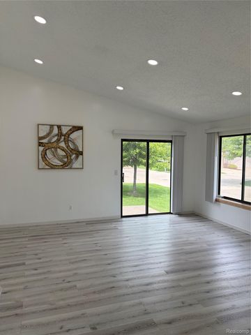 38763 Windmill Pointe N, Clinton Charter Township, MI 48038