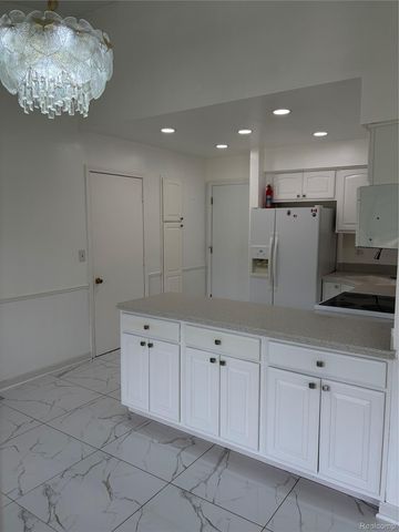 38763 Windmill Pointe N, Clinton Charter Township, MI 48038