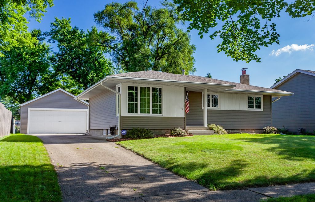1022 Trisha Avenue, Des Moines, IA 50313