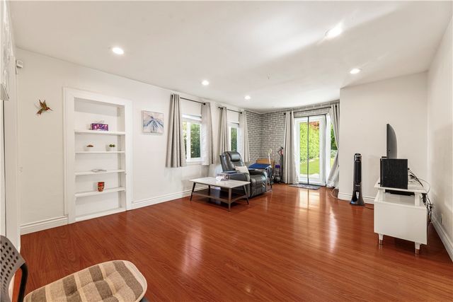 2389 Mayfield Avenue, Montrose, CA 91020