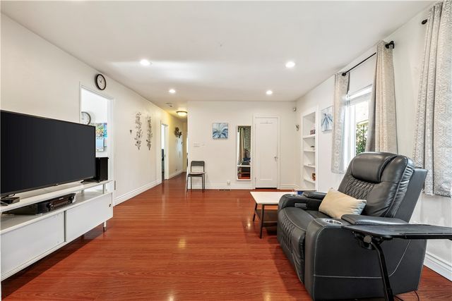 2389 Mayfield Avenue, Montrose, CA 91020