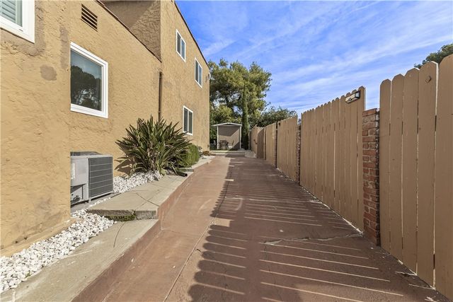 2389 Mayfield Avenue, Montrose, CA 91020