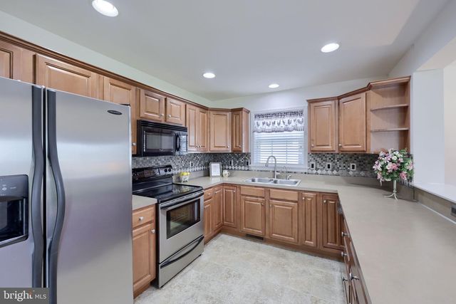 524 THORNBERRY LN, Lititz, PA 17543