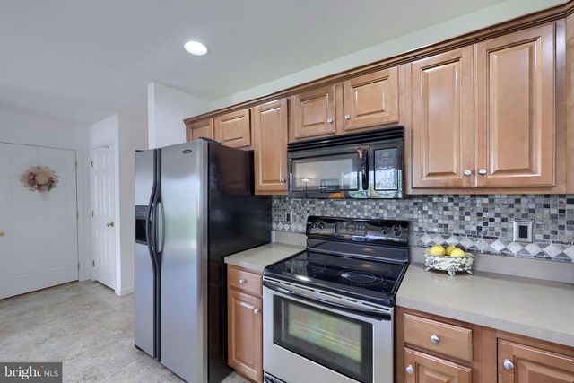 524 THORNBERRY LN, Lititz, PA 17543