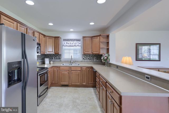 524 THORNBERRY LN, Lititz, PA 17543