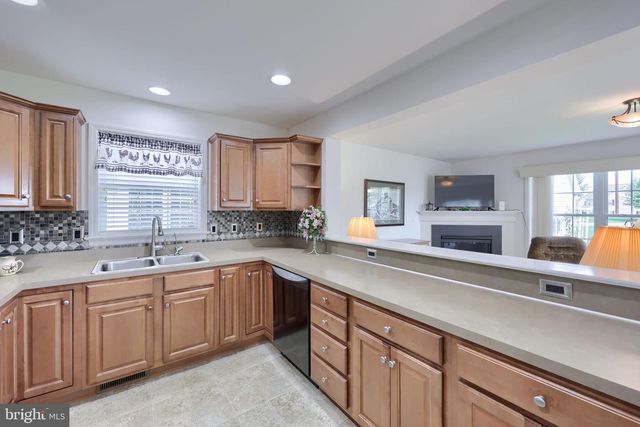 524 THORNBERRY LN, Lititz, PA 17543
