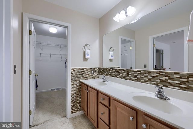 524 THORNBERRY LN, Lititz, PA 17543