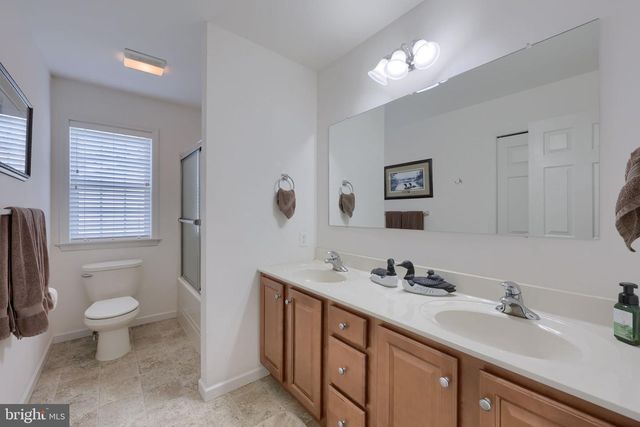 524 THORNBERRY LN, Lititz, PA 17543