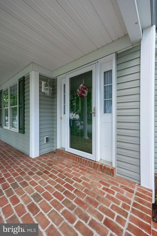 524 THORNBERRY LN, Lititz, PA 17543
