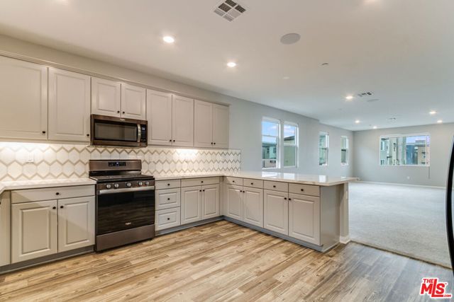 713 Daniel Freeman Circle, Inglewood, CA 90301