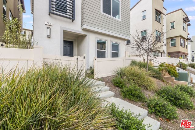 713 Daniel Freeman Circle, Inglewood, CA 90301