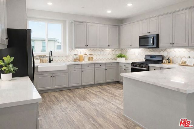 713 Daniel Freeman Circle, Inglewood, CA 90301