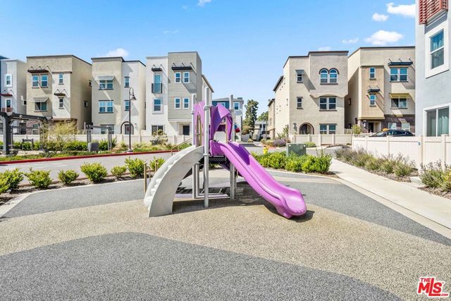 713 Daniel Freeman Circle, Inglewood, CA 90301