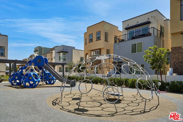 713 Daniel Freeman Circle, Inglewood, CA 90301