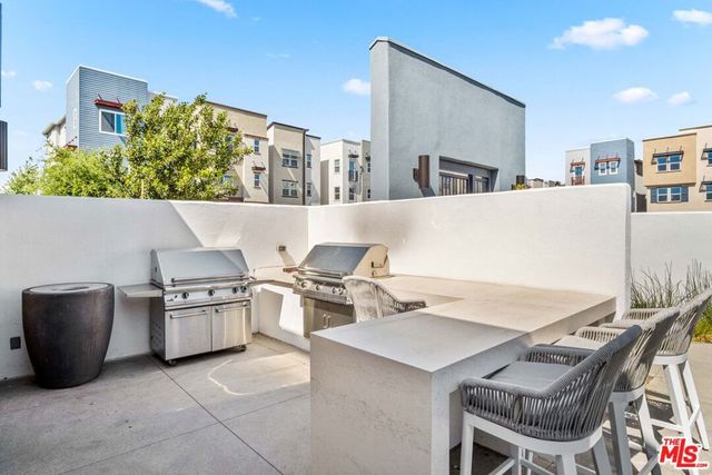 713 Daniel Freeman Circle, Inglewood, CA 90301