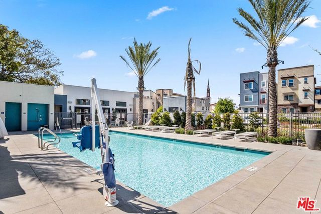 713 Daniel Freeman Circle, Inglewood, CA 90301