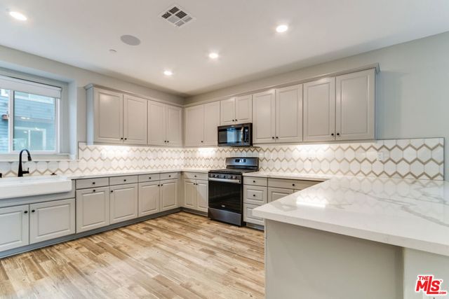 713 Daniel Freeman Circle, Inglewood, CA 90301