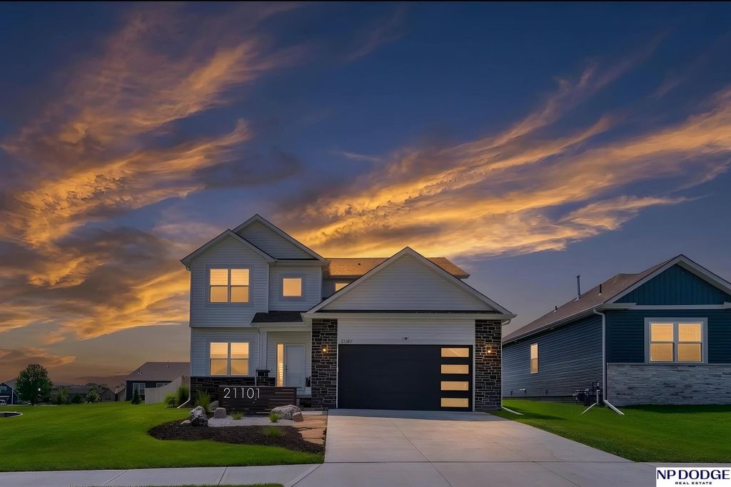 21101 Butler Avenue, Elkhorn, NE 68022