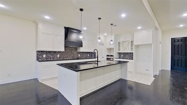 1165 Deerfield Drive, Wills Point, TX 75169