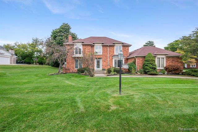 5460 Walnut Knoll Court, West Bloomfield, MI 48323