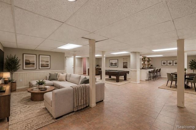 5460 Walnut Knoll Court, West Bloomfield, MI 48323
