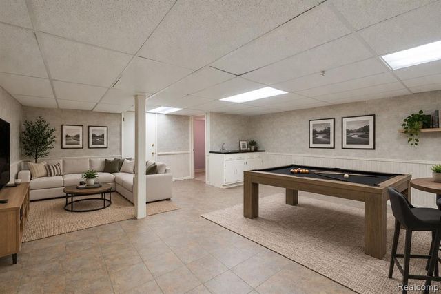 5460 Walnut Knoll Court, West Bloomfield, MI 48323