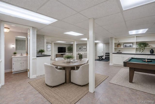 5460 Walnut Knoll Court, West Bloomfield, MI 48323
