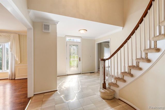 5460 Walnut Knoll Court, West Bloomfield, MI 48323