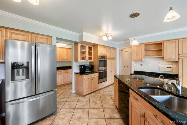5460 Walnut Knoll Court, West Bloomfield, MI 48323