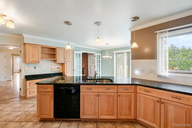 5460 Walnut Knoll Court, West Bloomfield, MI 48323