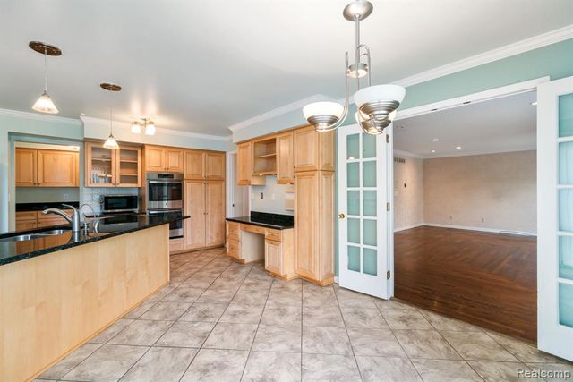 5460 Walnut Knoll Court, West Bloomfield, MI 48323