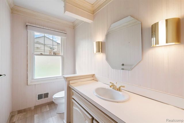5460 Walnut Knoll Court, West Bloomfield, MI 48323