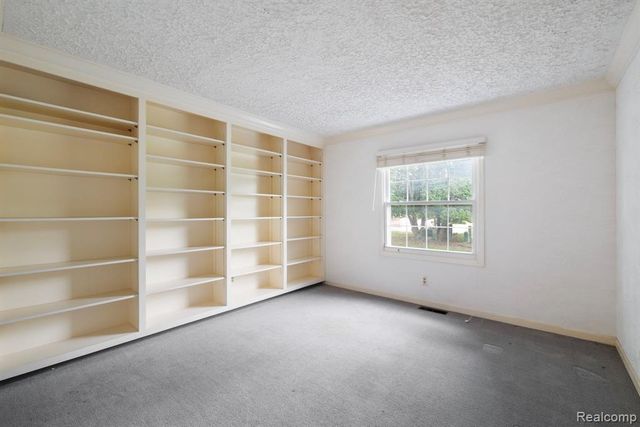 5460 Walnut Knoll Court, West Bloomfield, MI 48323