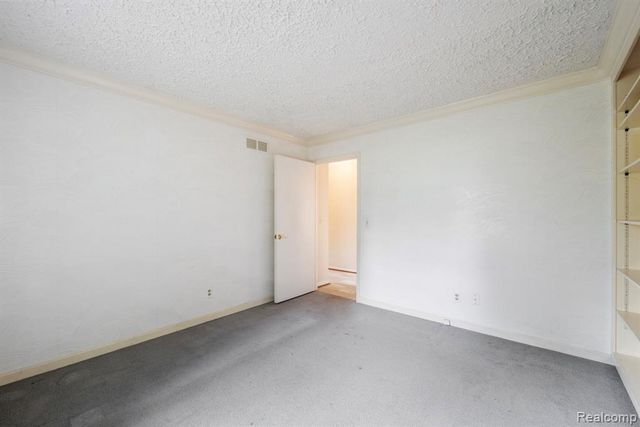 5460 Walnut Knoll Court, West Bloomfield, MI 48323