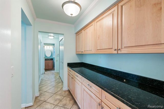 5460 Walnut Knoll Court, West Bloomfield, MI 48323