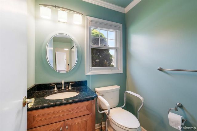 5460 Walnut Knoll Court, West Bloomfield, MI 48323