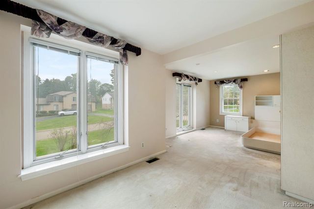 5460 Walnut Knoll Court, West Bloomfield, MI 48323