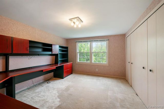 5460 Walnut Knoll Court, West Bloomfield, MI 48323