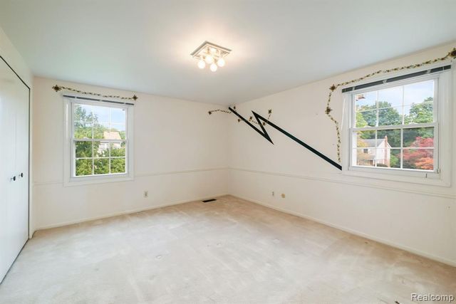 5460 Walnut Knoll Court, West Bloomfield, MI 48323