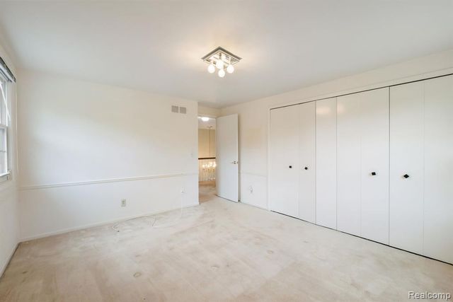 5460 Walnut Knoll Court, West Bloomfield, MI 48323