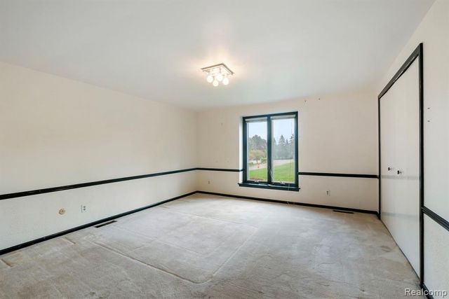 5460 Walnut Knoll Court, West Bloomfield, MI 48323