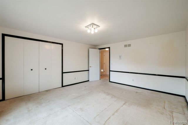 5460 Walnut Knoll Court, West Bloomfield, MI 48323