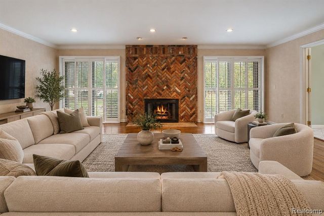 5460 Walnut Knoll Court, West Bloomfield, MI 48323