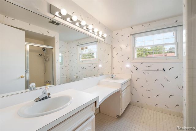 5460 Walnut Knoll Court, West Bloomfield, MI 48323