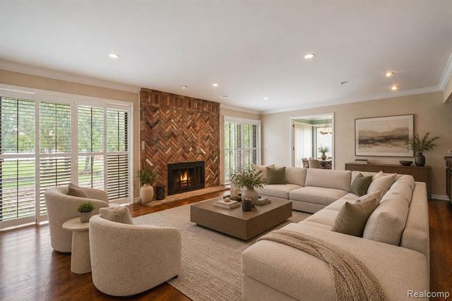 5460 Walnut Knoll Court, West Bloomfield, MI 48323